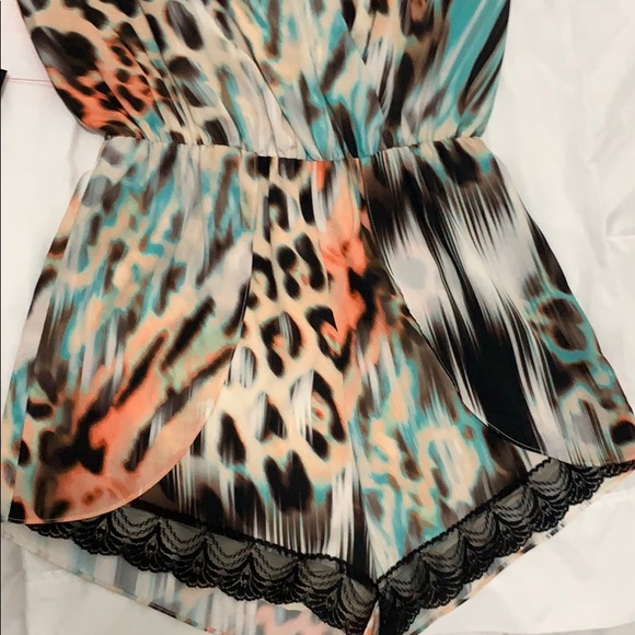 BEBE ROMPER - SIZE XXS - Picture 3 of 8